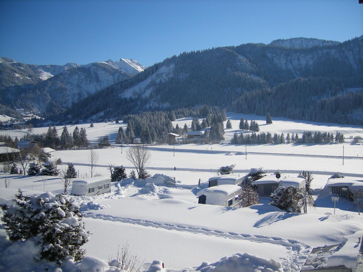 Camping Alpenwelt Hotel Tannheim Buitenkant foto